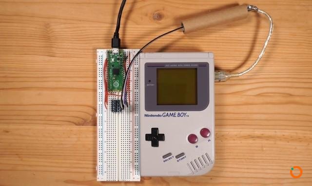 国外小伙用GameBoy掌机挖矿比特币